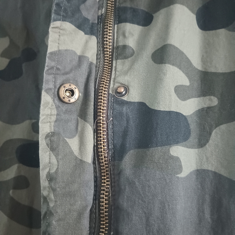 Love Tree Camouflage Utility Jacket - Picture 5 of 5